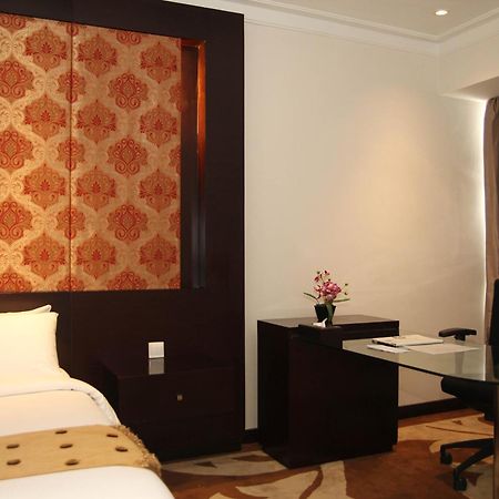 Premier Basko Hotel Padang  Esterno foto