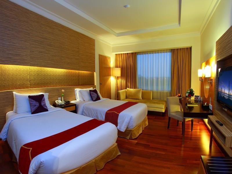 Premier Basko Hotel Padang  Esterno foto