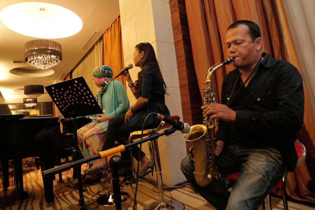 Premier Basko Hotel Padang  Esterno foto