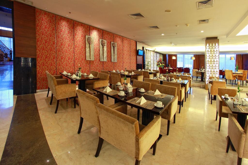 Premier Basko Hotel Padang  Esterno foto