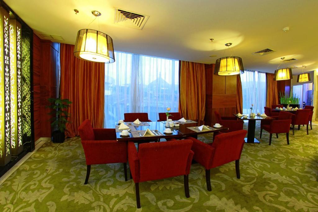 Premier Basko Hotel Padang  Esterno foto