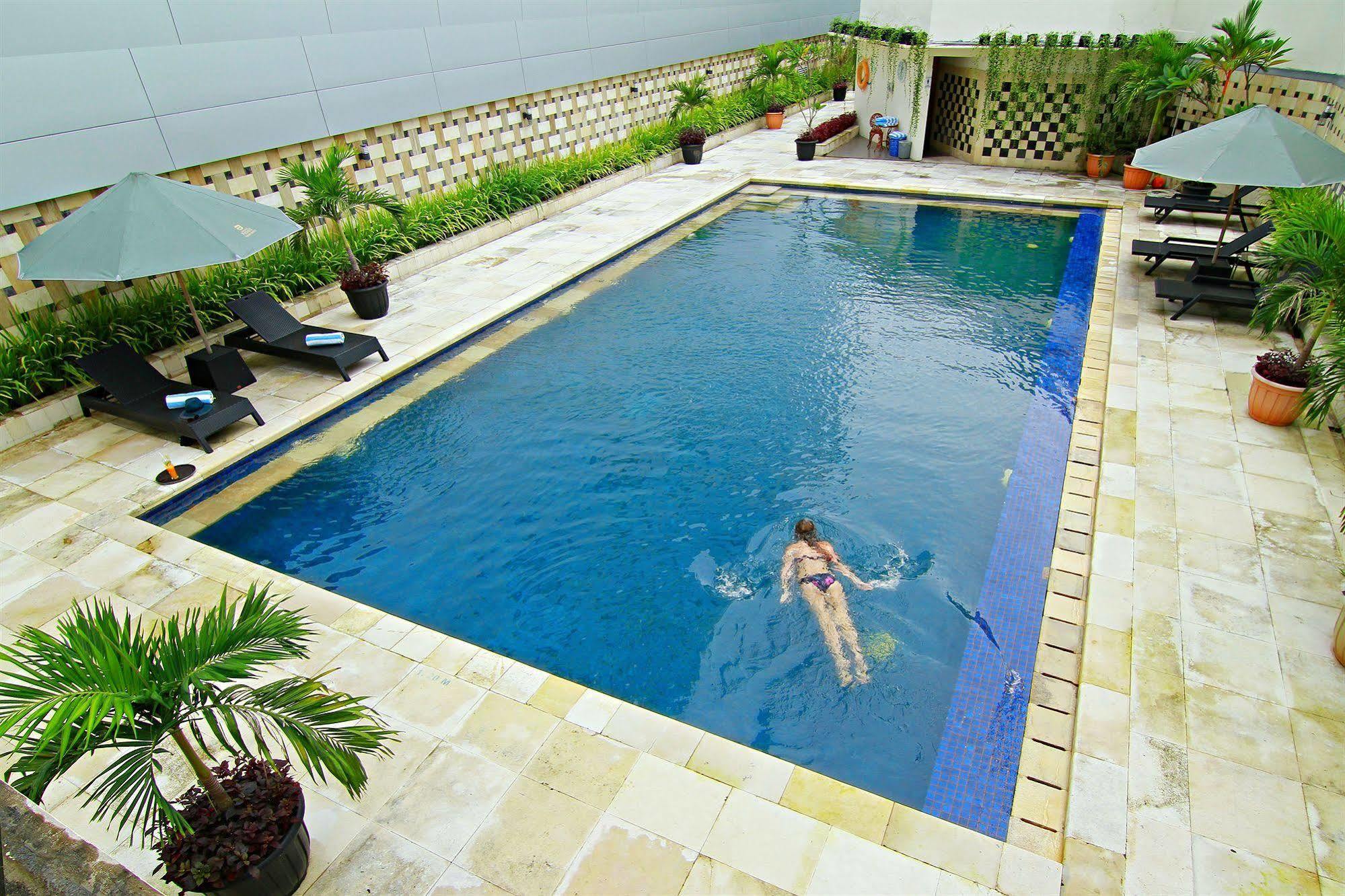 Premier Basko Hotel Padang  Esterno foto